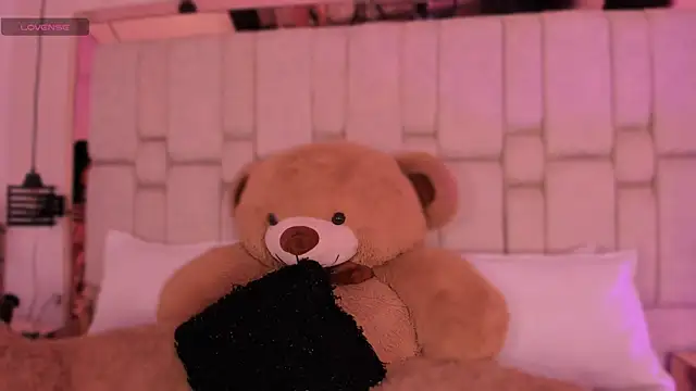 Snapshot of Kleverly_Manson1 chatting on March 2026 04:06:01 AM Kleverly Manson1 online show from March 2026 04:06:01 AM