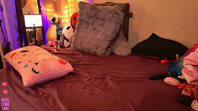 Snapshot of Angel-Lewd-Cake chatting on December 2025 09:20:02 PM Angel-Lewd-Cake online show from December 2025 09:20:02 PM