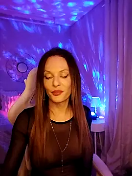 Snapshot of Luna_Kitanna chatting on December 2025 10:29:02 PM Luna Kitanna online show from December 2025 10:29:02 PM