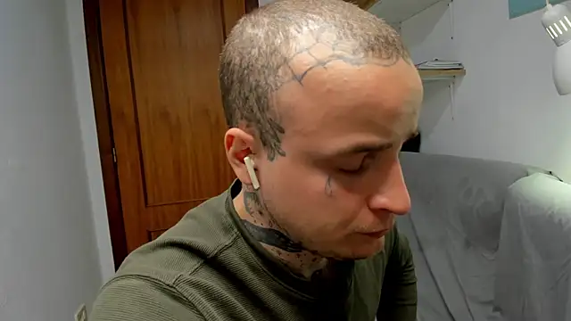 Snapshot of layneinchains chatting on April 2026 01:09:02 PM layneinchains online show from April 2026 01:09:02 PM