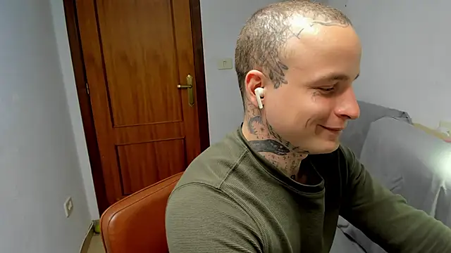 Snapshot of layneinchains chatting on April 2026 02:36:01 PM layneinchains online show from April 2026 02:36:01 PM