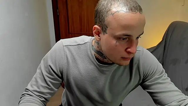 Snapshot of layneinchains chatting on April 2026 01:04:02 PM layneinchains online show from April 2026 01:04:02 PM