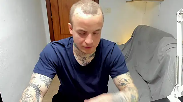 Snapshot of layneinchains chatting on April 2026 02:53:02 PM layneinchains online show from April 2026 02:53:02 PM