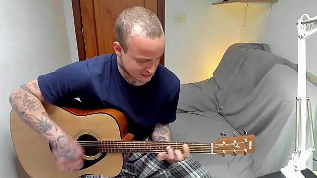 Snapshot of layneinchains chatting on April 2026 02:43:01 PM layneinchains online show from April 2026 02:43:01 PM