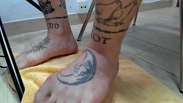 Snapshot of layneinchains chatting on April 2026 03:55:02 PM layneinchains online show from April 2026 03:55:02 PM