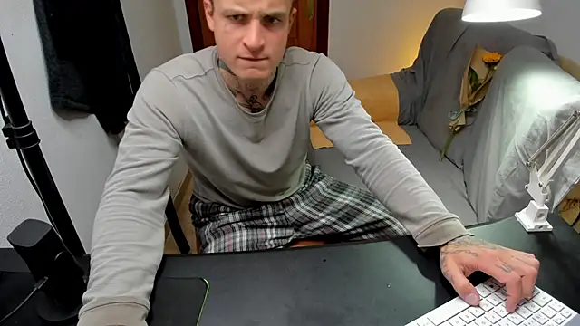 Snapshot of layneinchains chatting on April 2026 03:07:01 PM layneinchains online show from April 2026 03:07:01 PM