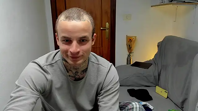 Snapshot of layneinchains chatting on April 2026 09:19:02 AM layneinchains online show from April 2026 09:19:02 AM