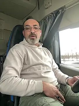 Snapshot of dzhakar chatting on January 2026 01:02:02 PM dzhakar online show from January 2026 01:02:02 PM