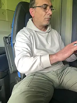 Snapshot of dzhakar chatting on April 2026 10:27:01 AM dzhakar online show from April 2026 10:27:01 AM