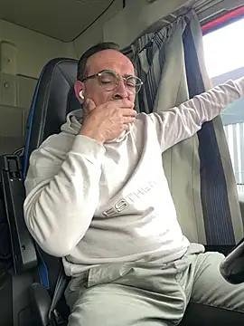 Snapshot of dzhakar chatting on April 2026 11:35:01 AM dzhakar online show from April 2026 11:35:01 AM