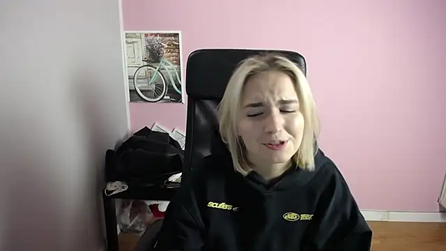 Snapshot of viktoria_lovely chatting on March 2026 03:17:02 PM viktoria lovely online show from March 2026 03:17:02 PM