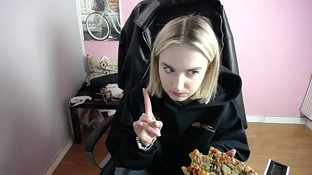 Snapshot of viktoria_lovely chatting on March 2026 08:53:02 AM viktoria lovely online show from March 2026 08:53:02 AM