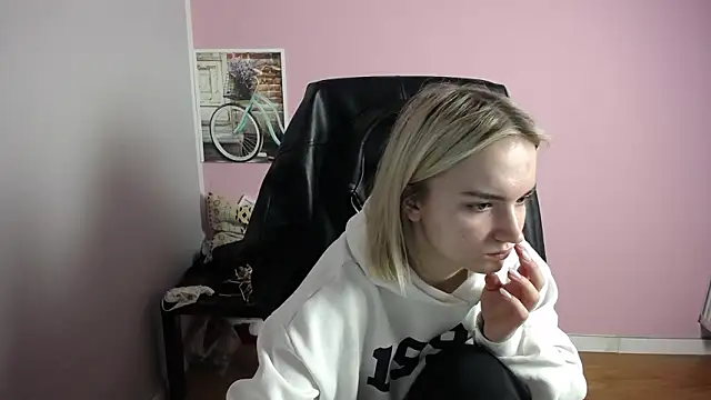 Snapshot of viktoria_lovely chatting on March 2026 08:26:33 AM viktoria lovely online show from March 2026 08:26:33 AM