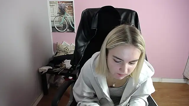 Snapshot of viktoria_lovely chatting on April 2026 07:00:02 AM viktoria lovely online show from April 2026 07:00:02 AM