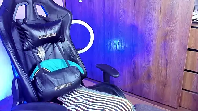 Snapshot of Demian_cute18 chatting on April 2026 08:42:02 PM Demian cute18 online show from April 2026 08:42:02 PM