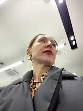 Snapshot of LauraDavis chatting on January 2025 04:32:02 PM LauraDavis online show from January 2025 04:32:02 PM