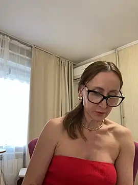 Snapshot of LauraDavis chatting on June 2026 04:35:01 PM LauraDavis online show from June 2026 04:35:01 PM