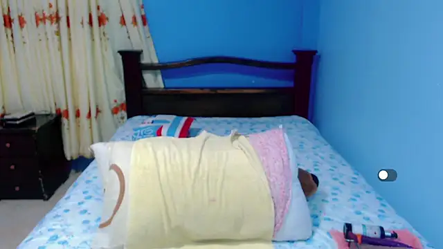 Snapshot of Lily_Benet1 chatting on October 2025 10:18:02 PM Lily Benet1 online show from October 2025 10:18:02 PM