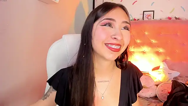 Snapshot of _cloe_martinez chatting on January 2025 09:47:02 PM cloe martinez online show from January 2025 09:47:02 PM