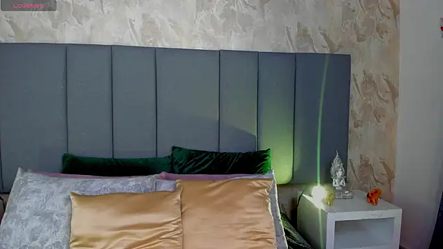 Snapshot of JulianaMiller chatting on December 2025 12:19:01 AM JulianaMiller online show from December 2025 12:19:01 AM