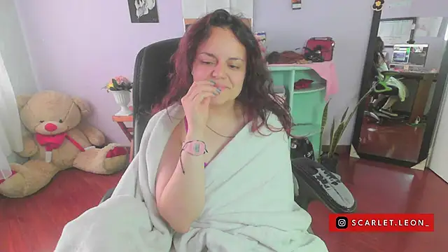 Scarletleon77 online show from March 2025 06:01:02 PM