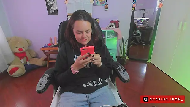 Scarletleon77 online show from March 2025 06:12:02 PM