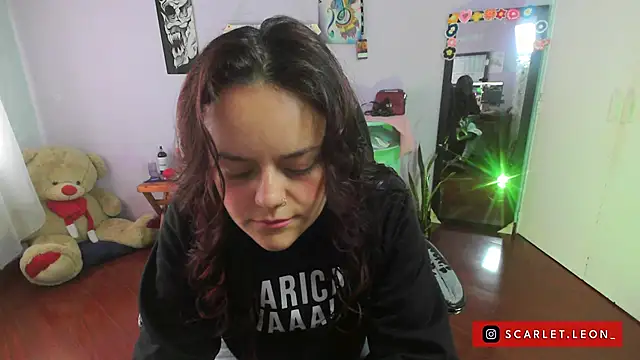 Scarletleon77 online show from March 2025 03:35:02 PM