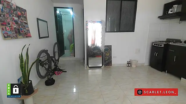 Scarletleon77 online show from September 2025 03:35:02 PM