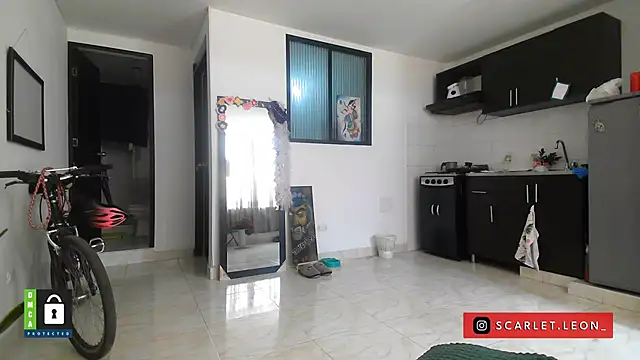 Scarletleon77 online show from September 2025 03:38:01 PM