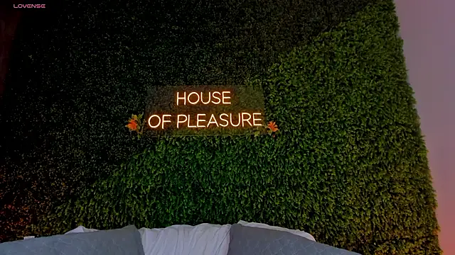 Snapshot of sarah-bonneth chatting on March 2026 11:35:01 AM sarah-bonneth online show from March 2026 11:35:01 AM