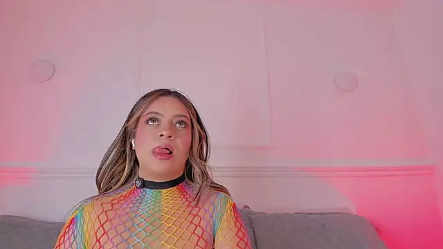 Snapshot of sarah-bonneth chatting on April 2026 11:43:01 AM sarah-bonneth online show from April 2026 11:43:01 AM