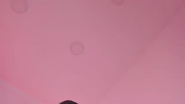 Snapshot of sarah-bonneth chatting on April 2026 01:43:02 PM sarah-bonneth online show from April 2026 01:43:02 PM