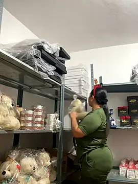 PUSHYLATE online show from December 2025 04:13:01 PM