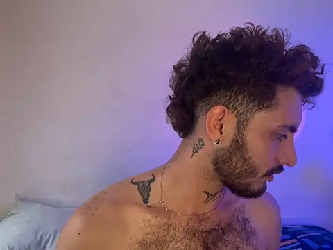 axel giracr online show from December 2024 08:54:02 PM