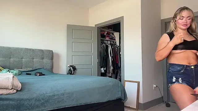 Snapshot of ElenaErickson chatting on December 2024 09:02:01 PM ElenaErickson online show from December 2024 09:02:01 PM