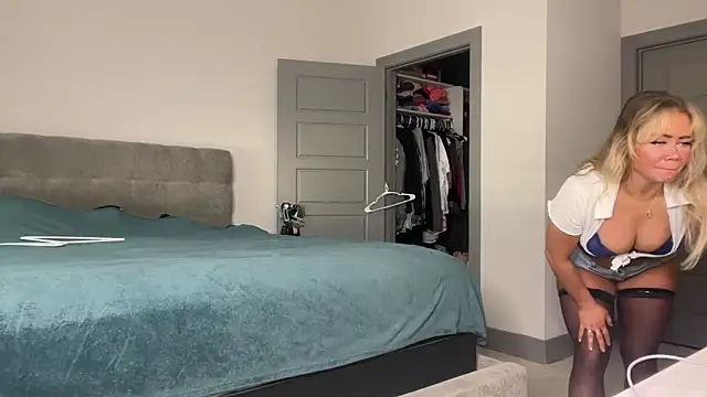 Snapshot of ElenaErickson chatting on December 2024 08:12:02 PM ElenaErickson online show from December 2024 08:12:02 PM