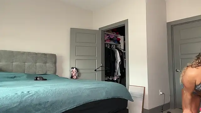 Snapshot of ElenaErickson chatting on January 2025 07:46:01 PM ElenaErickson online show from January 2025 07:46:01 PM