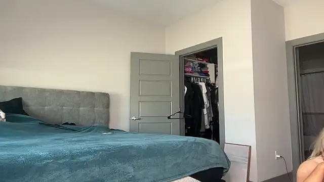 Snapshot of ElenaErickson chatting on February 2025 08:00:02 PM ElenaErickson online show from February 2025 08:00:02 PM