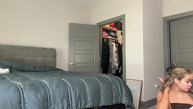 Snapshot of ElenaErickson chatting on March 2025 08:53:02 PM ElenaErickson online show from March 2025 08:53:02 PM