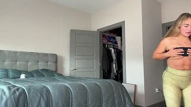 Snapshot of ElenaErickson chatting on March 2025 07:59:02 PM ElenaErickson online show from March 2025 07:59:02 PM