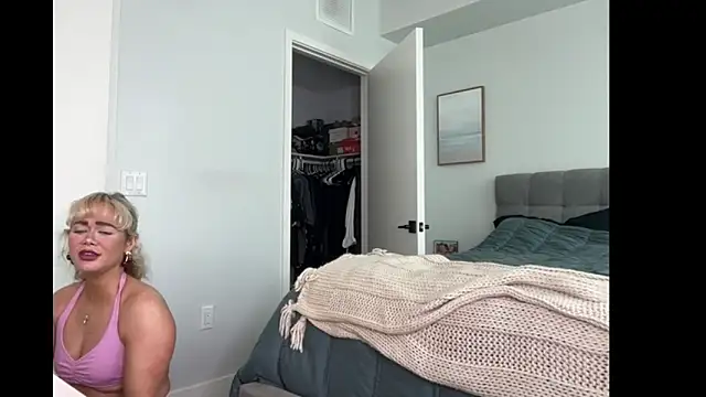 Snapshot of ElenaErickson chatting on October 2025 08:52:01 PM ElenaErickson online show from October 2025 08:52:01 PM