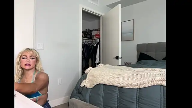 Snapshot of ElenaErickson chatting on October 2025 07:51:01 PM ElenaErickson online show from October 2025 07:51:01 PM