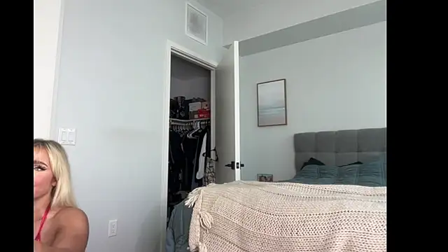 Snapshot of ElenaErickson chatting on November 2025 08:03:01 PM ElenaErickson online show from November 2025 08:03:01 PM