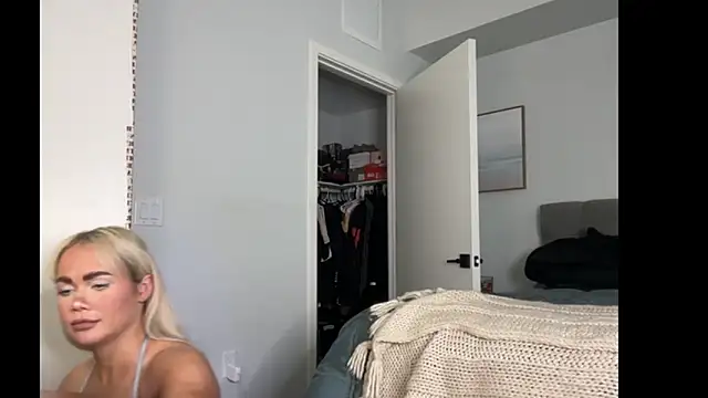 Snapshot of ElenaErickson chatting on January 2026 08:33:01 PM ElenaErickson online show from January 2026 08:33:01 PM