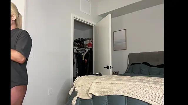 Snapshot of ElenaErickson chatting on January 2026 02:28:01 AM ElenaErickson online show from January 2026 02:28:01 AM