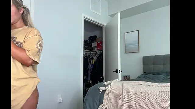 Snapshot of ElenaErickson chatting on February 2026 08:51:01 PM ElenaErickson online show from February 2026 08:51:01 PM