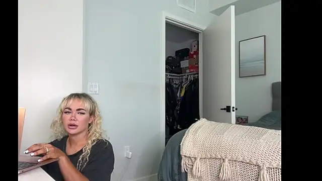 Snapshot of ElenaErickson chatting on March 2026 08:34:02 PM ElenaErickson online show from March 2026 08:34:02 PM