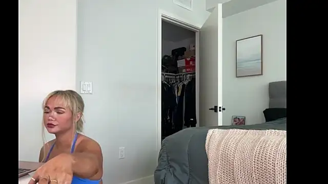 Snapshot of ElenaErickson chatting on April 2026 08:53:02 PM ElenaErickson online show from April 2026 08:53:02 PM