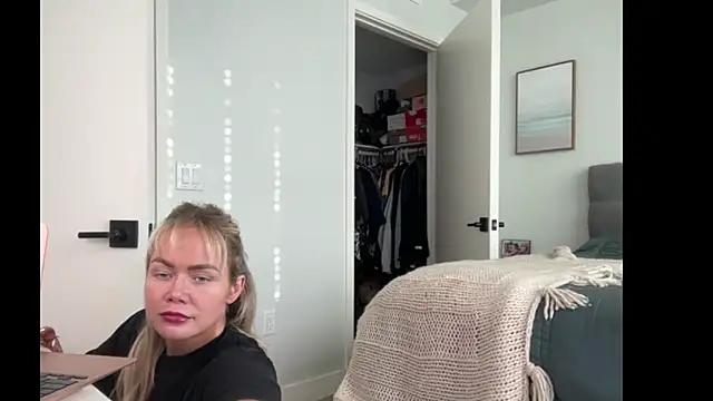 ElenaErickson online show from June 2026 01:28:02 AM