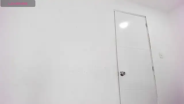 Snapshot of CurvyViolet chatting on December 2024 11:54:02 AM CurvyViolet online show from December 2024 11:54:02 AM